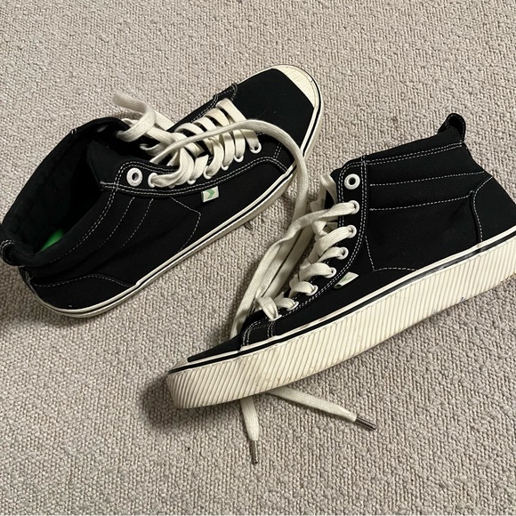 Cariuma Shoes - Cariuma black high tops, size 10.5